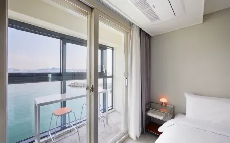 Shiftdoor Residence Hari