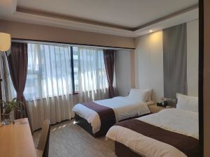 Chongqing Liangjiang Business Hotel