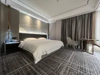 Gaozhou Nanhao Collection Hotel