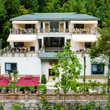 Snow Mountain  Courtyard Отели рядом с достопримечательностью «Снежная гора Киллинг»