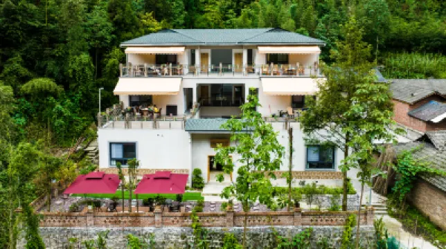 Snow Mountain  Courtyard โรงแรมใกล้เขาหิมะซิลิง