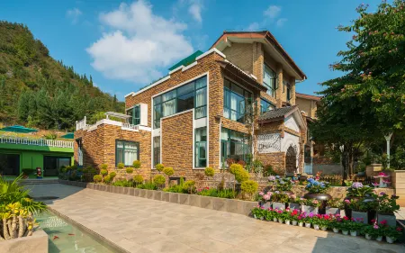 Zhimo Homestay (Wanfeng Linfenglin Huajing Branch) Отели рядом с достопримечательностью «Pingdong Square»