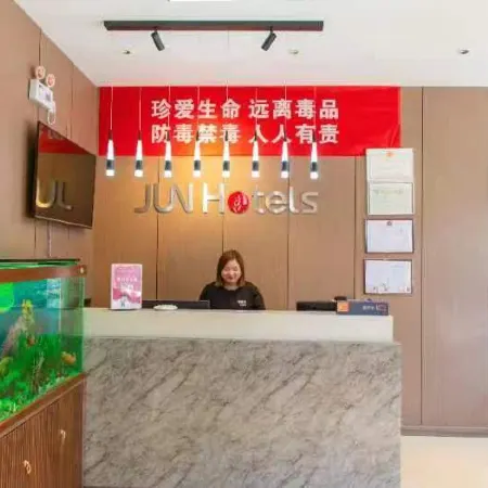 Junyi Chain Hotel (Luliang Zhongyang People's Hospital)