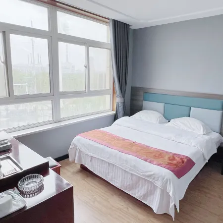 Yongning Hongxiang Business Hotel