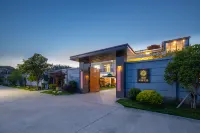 Floral Hotel·Nanjing Half acre Huatian hotel Отели рядом с достопримечательностью «Нанкин Лонг-Лонг Пирс»