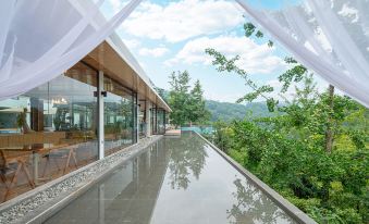 Qingcheng Mountain Chujian Mountain Hot Spring Hotel