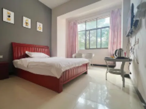 Qujing Yuanxuan Hotel