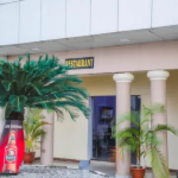 Adolak International Hotel Hôtels à : 