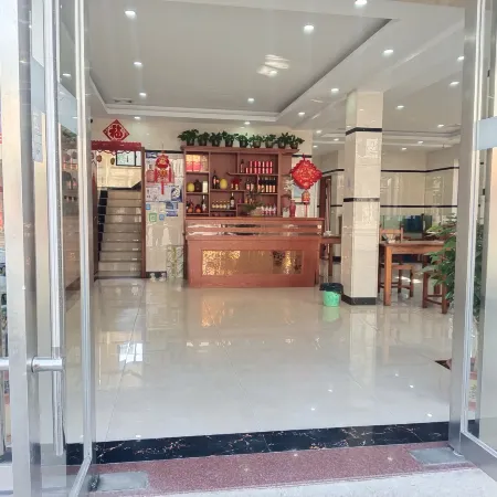 Tonglu Hongjie Tucaiguan Homestay Отели рядом с достопримечательностью «Sanzhai Liuyuan»
