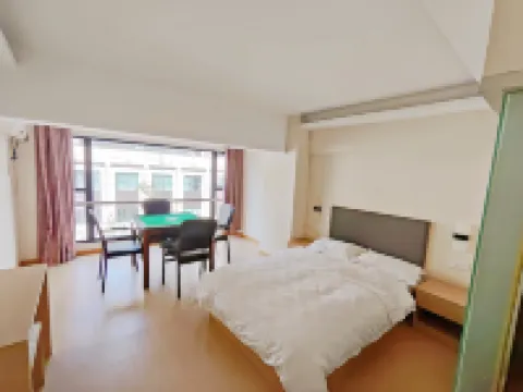 Quxian Peninsula Inn