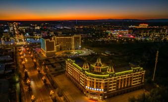 "Fairy-TaleBorder Town Resort Hotel"