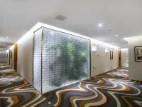 James Joyce Coffetel Hotel (Linzhang County Fenghuangcheng) - parking