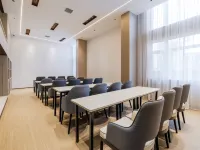 Lavande Hotels (Mudanjiang railway station second people's hospital branch) - parkir