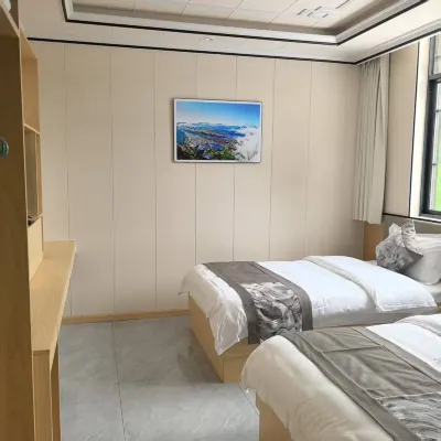 Travel Crop Han Nongjiale Hotels near Wumeng Grass Plain