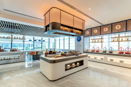 Holiday Inn Express Taizhou Jiaojiang by IHG Отели рядом с достопримечательностью «Baiyun Pavilion»