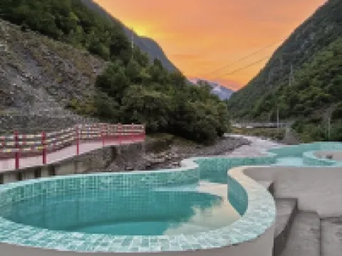 RelaxC Likuan·Hidden World Hot Spring Hotel (Bipenggou Scenic Area Branch) Hotels in Li County