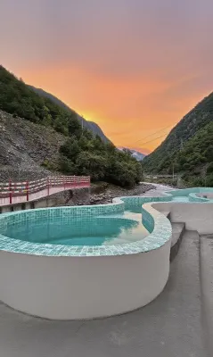 RelaxC Likuan·Hidden World Hot Spring Hotel (Bipenggou Scenic Area Branch) Hotel dekat Bipenggou