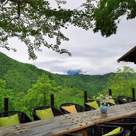 Pingwu Huajian Banshan Homestay