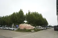 Runhong Hotel - parking
