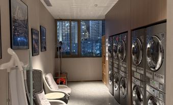 Holiday Inn SHANGHAI JING'AN by IHG