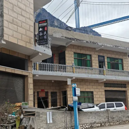 Canyon Homestay (Zhenfeng Xiaohuajiang) Отели в г. Чженьфен