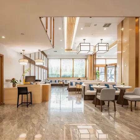 Blue Lotus Hotel (Jiayuguan Fangte Avenue Branch) Отели в г. Цзяюгуан