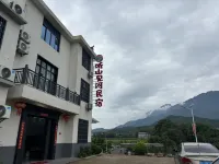 Listening to the Mountains and Seeing the River Homestay - con vista montagne