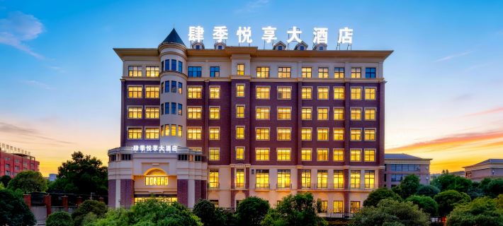 Qingzhen Siji Yuexiang Grand Hotel (Zhijiao City Time Guizhou Branch) Hotéis em Qingzhen