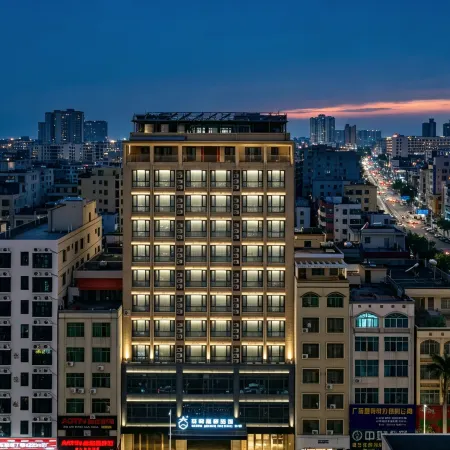 Xuwen Pineapple Pastoral Hotel (Xuwen Cultural Square)