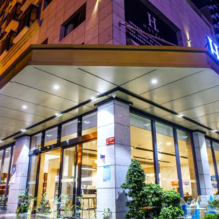 H Hotels (Xingyi Jichang Avenue)