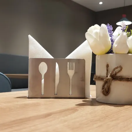 Yijia Hotel (Xinyi Railway Station Nanjing Road)