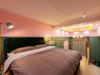 佛山京玺精品复式公寓 - 质感墨绿LOFT大床房