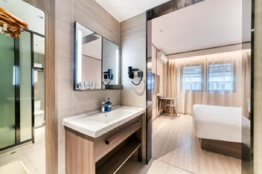 HanTing Hotel (Hangzhou Tonglu Central Plaza) Отели рядом с достопримечательностью «Tonglu Swimming Pool»