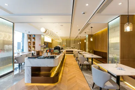 Atour Hotel Shanghai Jingan Daning International Отели рядом с достопримечательностью «Shanghai Circus World»