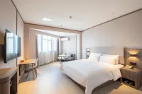 HanTing Hotel (Zigong Lantern Park)