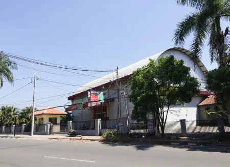 Cantik Hotel Отели в г. Cimaung