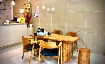 Hualian Express Hotel (Peking University Gate, Huangshan District)