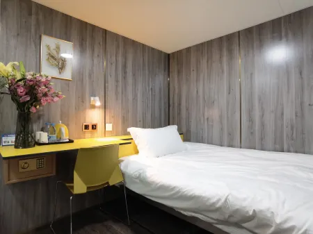 Wetel Hotel (Nanjing Confucius Temple Xinjiekou store) Отели рядом с достопримечательностью «Nanjing Presidential Palace»