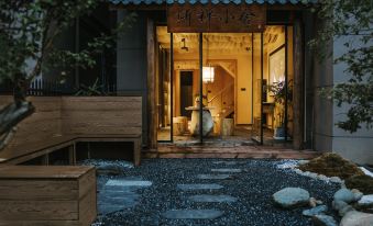 TingChan Hotel - Housity