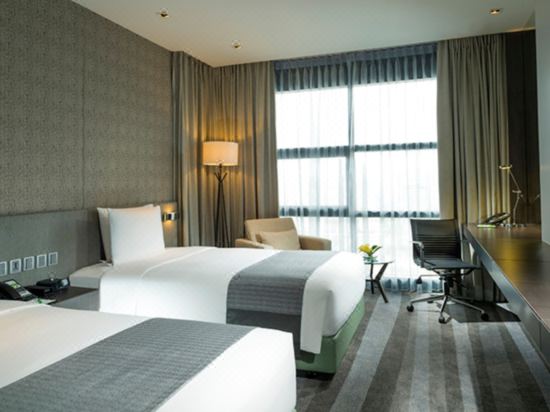 Holiday Inn Bangkok Sukhumvit An Ihg Hotel Bangkok Updated 22 Room Price Reviews Deals Trip Com