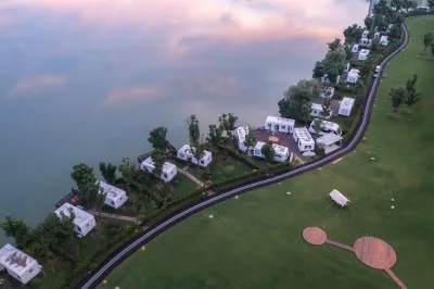 LINGLIANG FARM · HUZHOU FIREFLY RV CAMP 즈리/직리 호텔