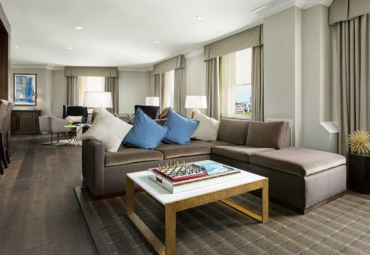 보스턴 호텔 로비 전경