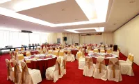 The Putra Regency Hotel Hoteles en Jejawi