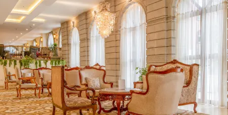 The Grand Palace Hotel Отели рядом с достопримечательностью «AU Conference Center»