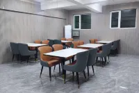 7Days Inn Hotel (Xingtai Lincheng Xinqu) - parking