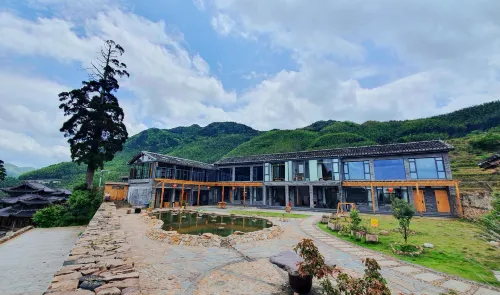 Chenghe County Chouling Cloud Half Room Homestay