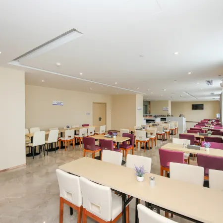 Lavande Hotel (Panzhou Donghu Park Caihongqiao)