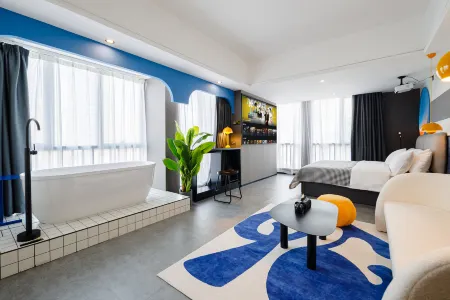 Banana  Design Hotel (Guangzhou Nancun Wanbo Subway Station Wanda Shop)