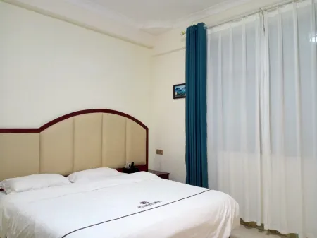 Liguo New Crown Holiday Hotel Отели рядом со станцией Ledong Railway Station