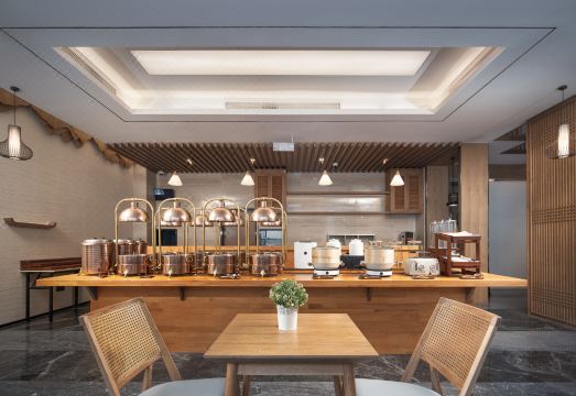 5. 웨이팅 호텔 (..